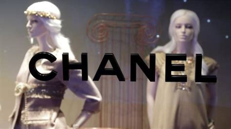 Chanel ends use of exotic skins in its fashion range .